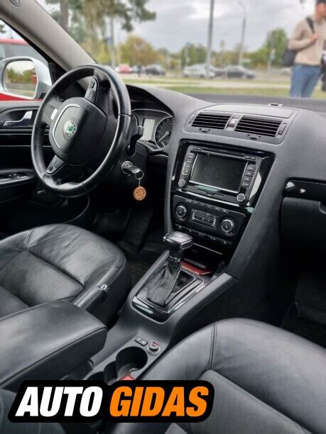 Skoda Octavia salono apšvietimo panelės nuėmimas