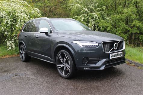Volvo XC90 R-Design priekio dizaino detalės su grotelėmis ir aptaku