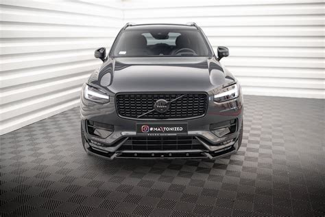 Volvo XC90 R-Design apšviestų slenksčio plokštelių detalė