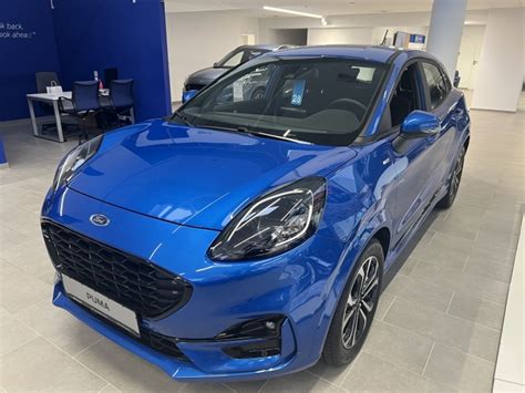 Tematinė nuotrauka: Ford automobilis servise