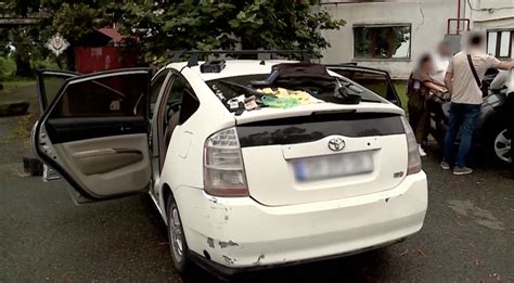 Teminė nuotrauka su variklio skyriumi Toyota Prius automobilyje