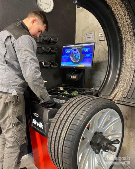 Tematinė nuotrauka: automobilių padangų montavimas servise