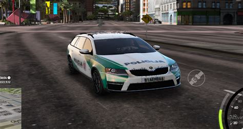 Teminė nuotrauka: apgadintas automobilis Skoda Octavia ir policijos tyrimo vieta