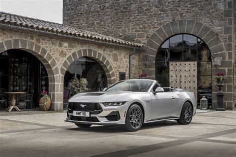 Naujausios kartos Ford Mustang modelio salonas