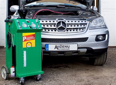 Tematinė nuotrauka: autoserviso įranga, specializuoti stendai vairo kolonėlių remontui