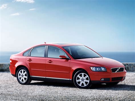 Infografika: Volvo S40 variklių palyginimas benzinė vs. dyzelė