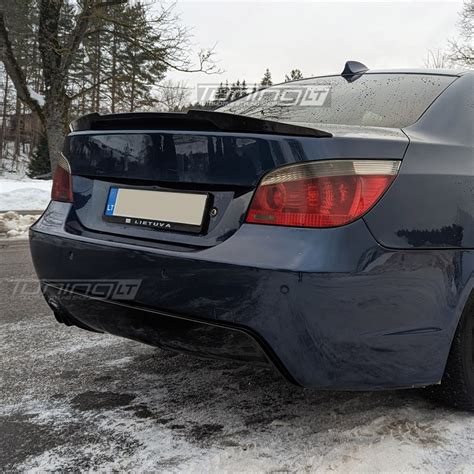 BMW E60 bagažinės kairės pusės schema su Bluetooth modulio vieta