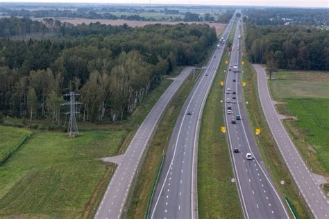 Infografika: Vairuotojo karjeros kelias ir galimi maršrutai Lietuvoje bei Baltijos šalyse