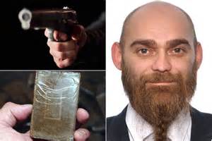 schematinis padangų gamyklos vaizdas su dideliu kiekiu gamybos linijų