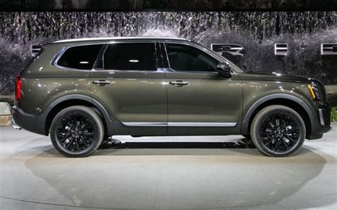Kia Sorento interjero nuotrauka su prietaisų skydeliu ir sėdynėmis