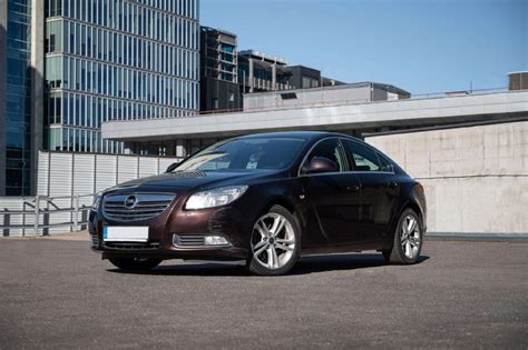 Vizualizacija: Opel Insignia pirmosios kartos nuotrauka, pabrėžianti jos dizaino naujoves 2008 metais.