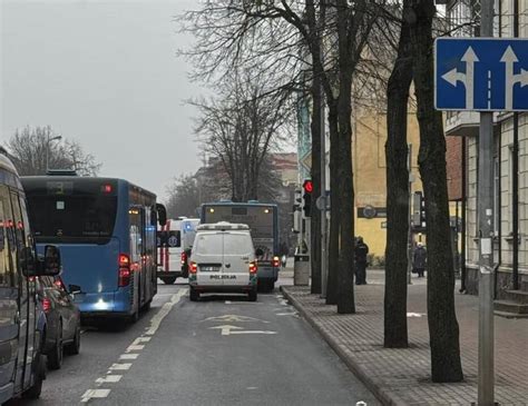 Automobilio „Renault Megane“ ir autobuso susidūrimo vieta Vilniuje, Pramonės gatvėje