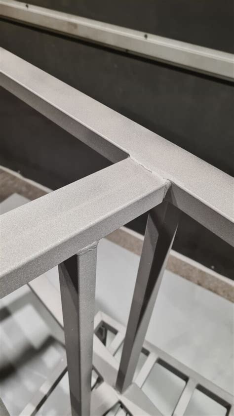 Srautinis metalo keramikos sluoksnis paverčia trintį į atstatomą formą