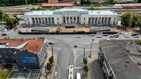 Nuotrauka su susidūrusiais automobiliais prie Kauno geležinkelio stoties