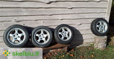 Audi 80 automobilis su R15 lietų ratlankiais