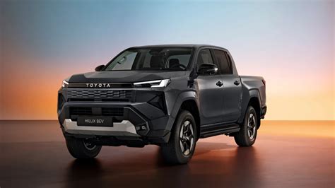 Tematinė nuotrauka: Toyota Hilux 9-os kartos išorės dizainas, pabrėžiantis tvirtą stovėseną ir ratų arkas