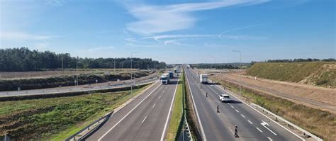 Transsibiro greitkelio atkarpa, rodanti kintančią kelio kokybę ir gamtą
