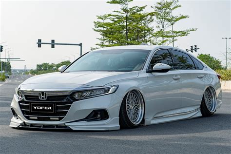 Honda Accord 10 pagrindinis saugiklis vieta - po gaubtu kairėje pusėje