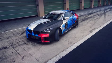 BMW M2 ir E30 palyginimas: dizaino ir dinamikos aspektai