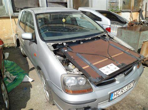 Nissan Almera Almera Tino variklis ir išvaizda, nuoroda į originalias nuotraukas
