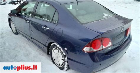 Naujos ir naudotos Honda Civic modelių išorės ir salono palyginimas