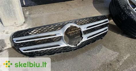 Hyundai ix35 dizaino elementų pavyzdys, akcentuojant priekines groteles