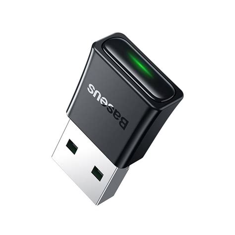 Koliažas, vaizduojantis įvairių tipų DAC (stalinį, USB adapterį, nešiojamąjį)