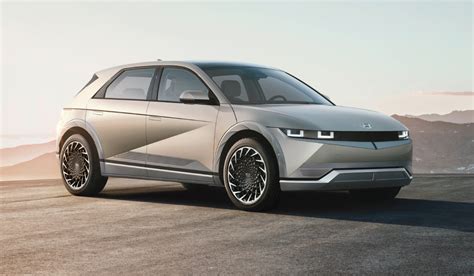 Infografika apie Hyundai IONIQ įvairias pavarų sistemas