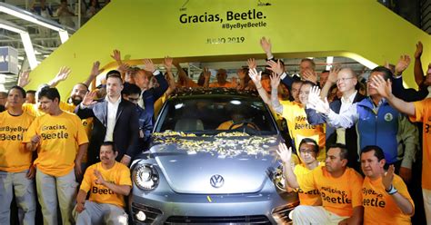 Paskutinis VW Beetle nurieda nuo konvejerio Meksikoje