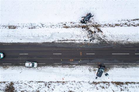 Avarijos scheminis vaizdas, pabrėžiant keturračio išvažiavimą į priešpriešinę juostą Karkazų kaime