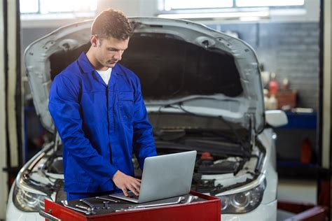 profesionalus autoelektrikas darbe