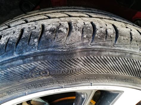 Padangos su gumbu ant šoninės sienelės pavyzdys ir paaiškinimas
