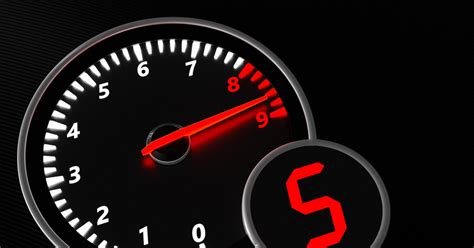 Teminė nuotrauka su automobilio prietaisų skydeliu ir spidometru