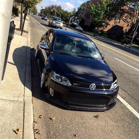 Greitai suprantama Jetta Mk6 priekinio bamperio dalys