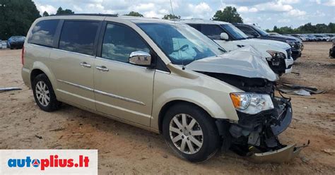 Nuotrauka, vaizduojanti tipinę korozijos vietą ant Chrysler Town and Country važiuoklės