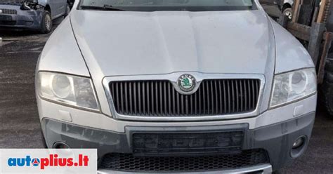 nuotrauka išimtos vairo kolonėlės iš Skoda Octavia