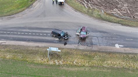 Eismo įvykio vieta Pasvalio rajone (automobiliai „Audi“ ir „Mercedes-Benz“)