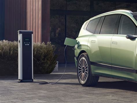Lentelė, lyginanti minėtų 10 elektromobilių technines charakteristikas