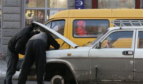 Vienas iš parduodamų retų sovietinių automobilių