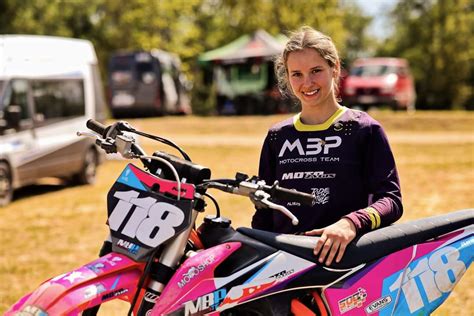 Motokrosininkė Agilija Skudutytė veiksme