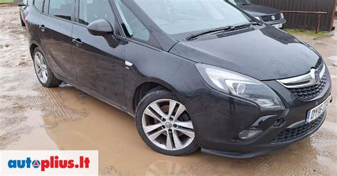 Nuotrauka: Opel Zafira A kėbulo rūdys ties arkomis ir slenksčiais