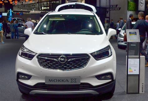 Opel Mokka X salonas su keleiviais ir bagažu