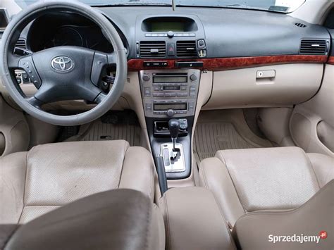 Toyota Avensis 2004 m. variklio skyriaus su saugiklių dėžute nuotrauka