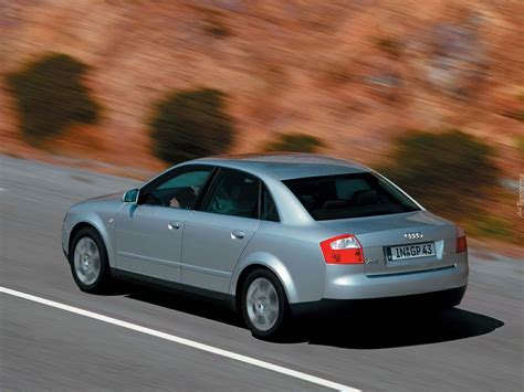 Audi A4 B6 variklių skyriaus nuotrauka
