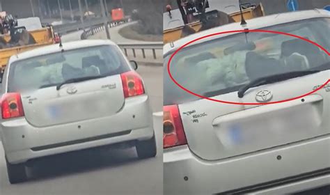 Teminė nuotrauka: žmogus valantis automobilio ratlankį