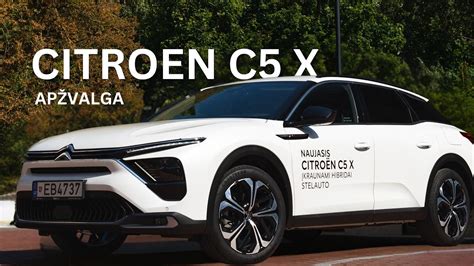 Automobilis Citroën C5 važiuojantis per iškeltą pėsčiųjų perėją