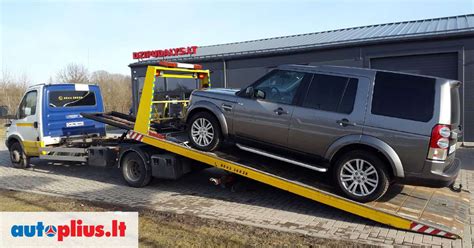 Automobilio tempimas tralu kelyje