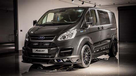 Ford Transit Custom furgonas mieste su sportinio tipo ratlankiais