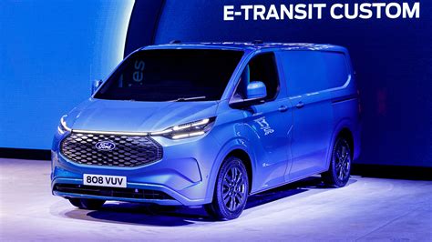 Ford E-Transit įkraunamas stotelėje