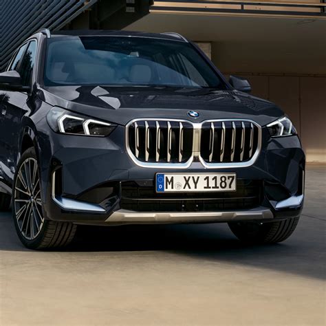 BMW X1 (U11) interjeras su lenktu ekranu